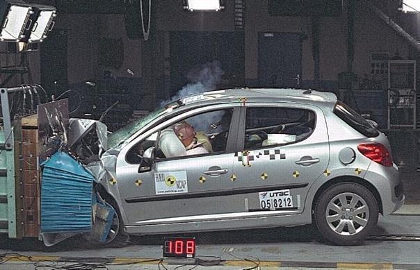 Peugeot 207 im EuroNCAP-Crashtest